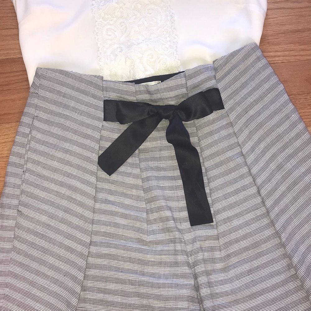 Elevenses high waisted pleated shorts - Picture 2 of 3